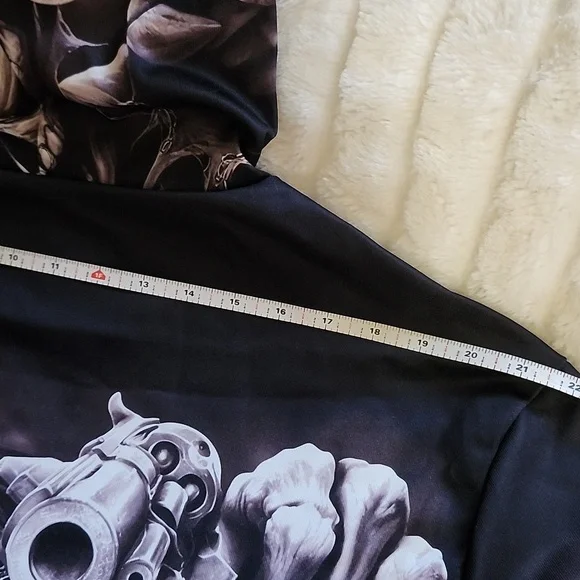 Graphic Skull Hoodie with Guns  NWOT - Picture 7 of 12